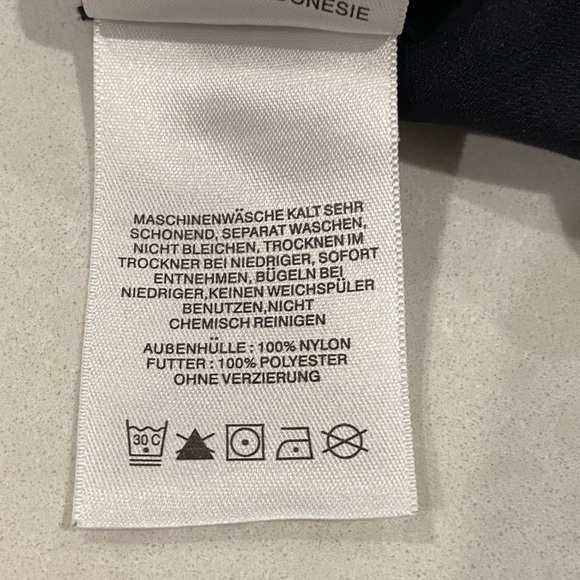 COLUMBIA Titanium Navy Blue Button Down
Activewear Sports Dress Size Medium - Picture 14 of 15